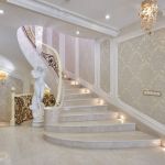 Лестница в классическом интерьере