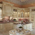 Роскошный классический интерьер кухни