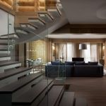 Стеклянная лестница в интерьере
